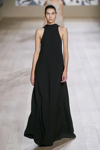 Look 18